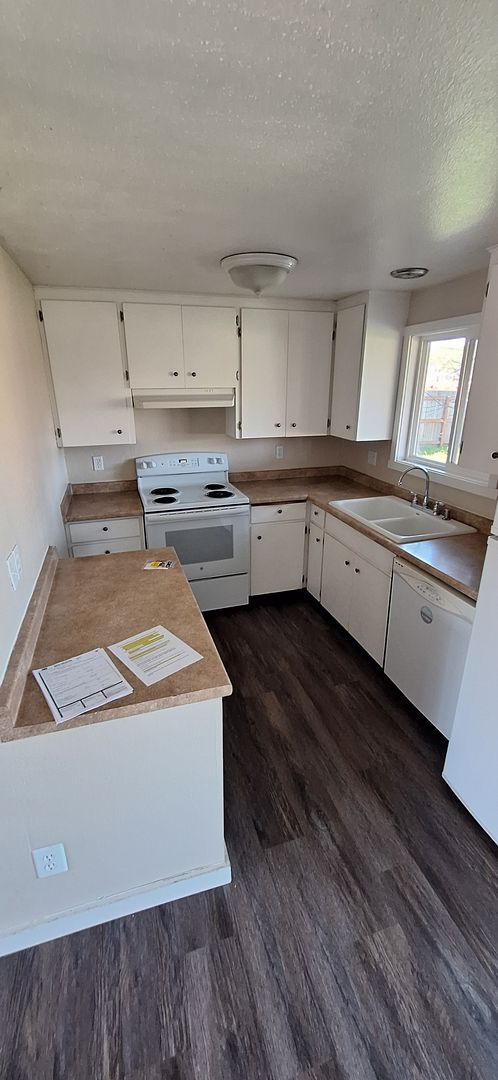 Building Photo - Single level pet friendly home - Move In Special