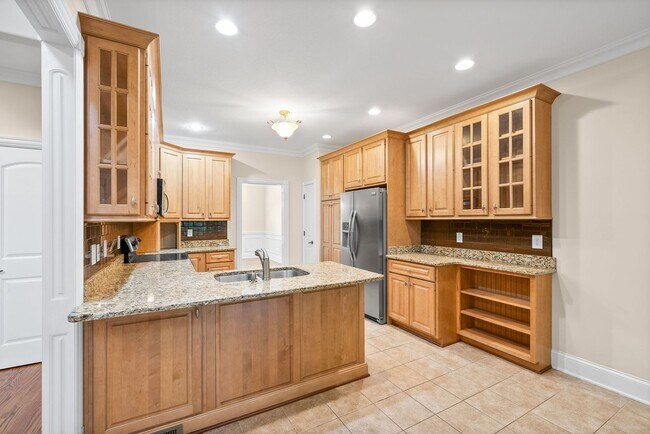 Building Photo - Gorgeous Upscale Home in the Gated Savanna...