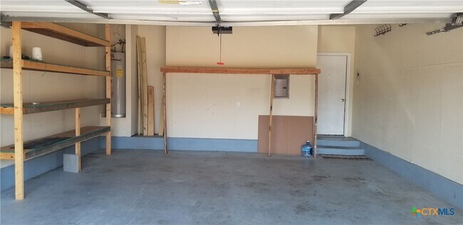 Building Photo - 619 Rolling Hills Dr