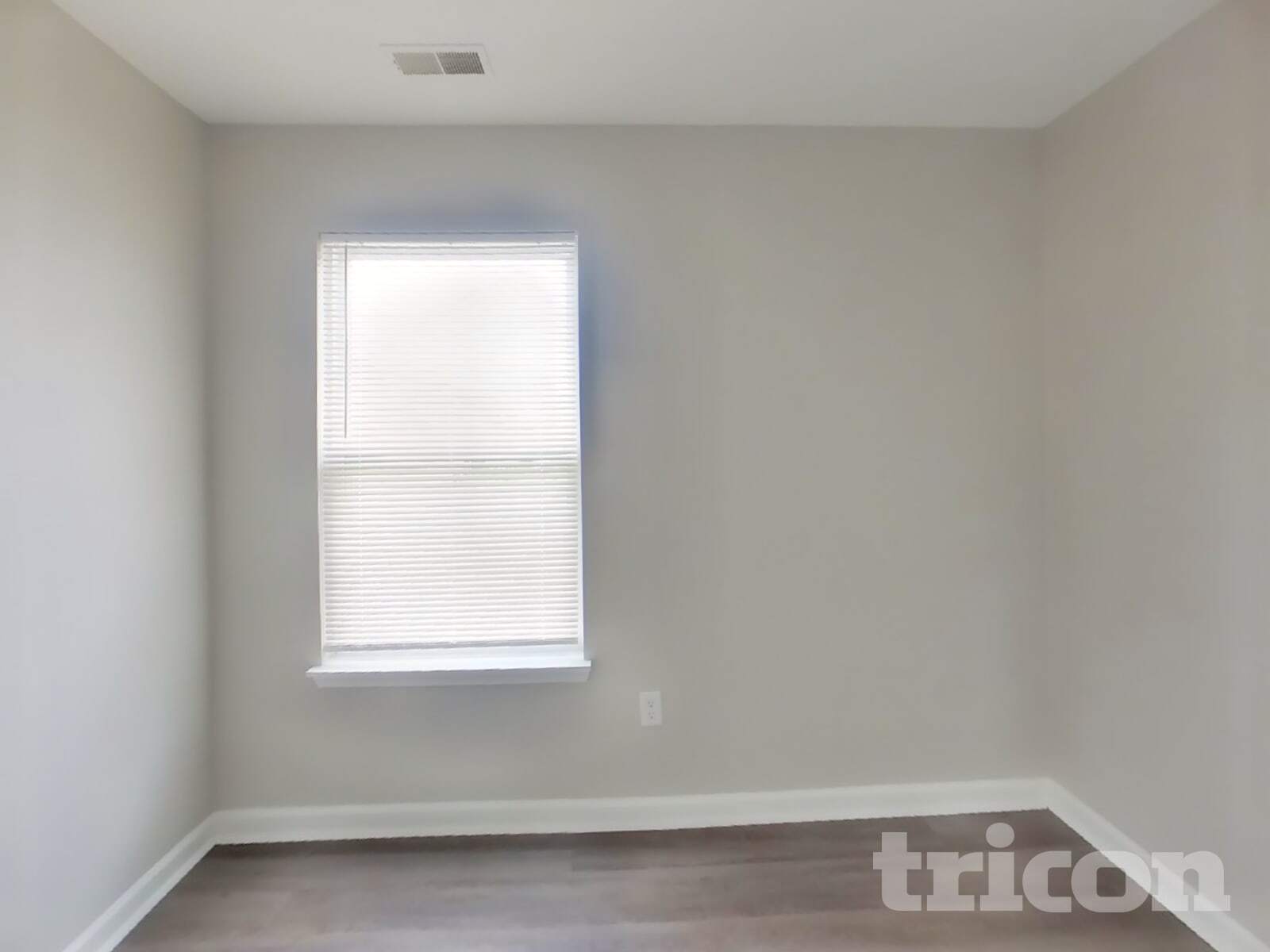 Building Photo - 703 Sweet Creek Dr
