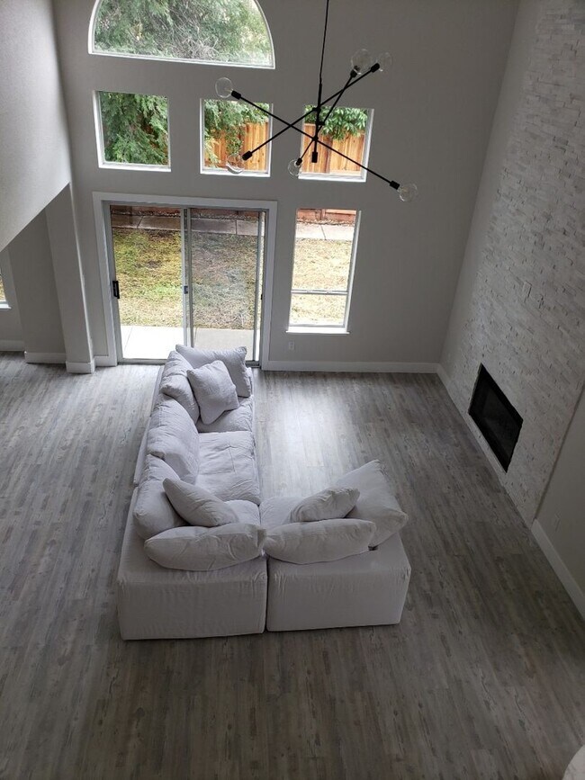 Building Photo - Remodeled Modern Home for Rent in Rocklin