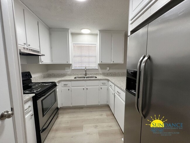 Building Photo - Charming 3 Bedrooms Home in Crestview, a must see at a great price!