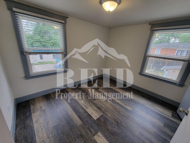 Building Photo - Centrally Located Bremerton Home With Partial View of Sinclair Inlet from Deck