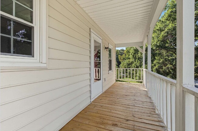 Building Photo - 2-Bedroom Condo Retreat in the Heart of Cary!