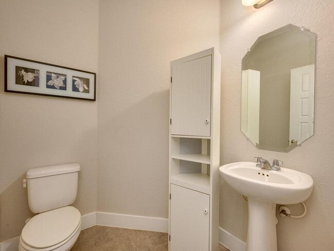 Building Photo - 305 Bridgeford Dr