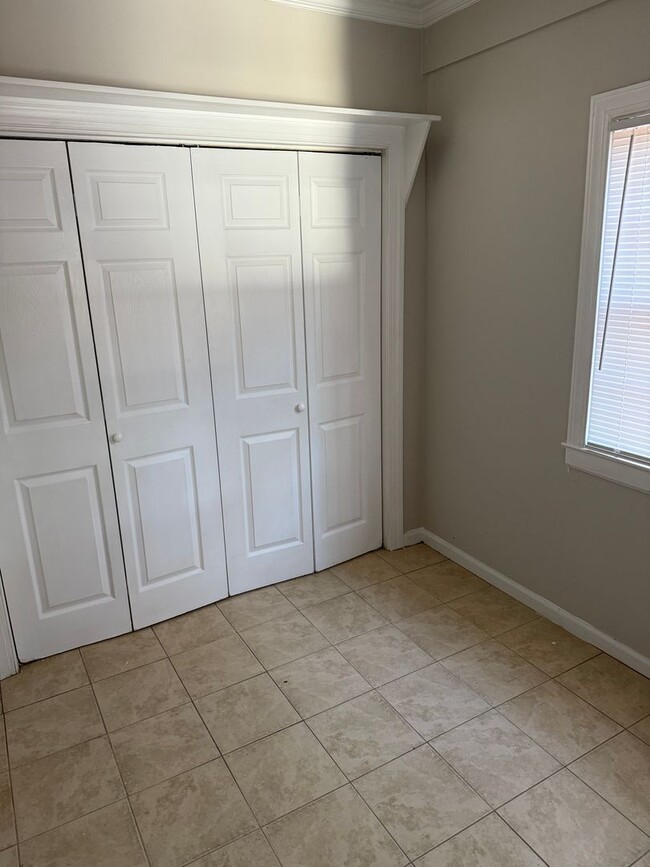 Building Photo - 1002 W Haven Blvd