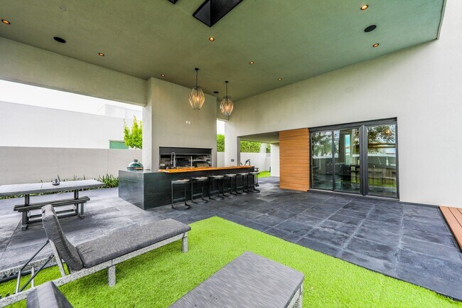 Building Photo - 3013 George Martin Dr