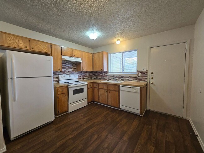 Building Photo - SECTION 8 ACCEPTED & RENT REDUCTION - COMING SOON!