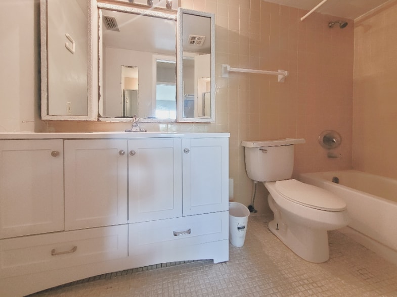 Building Photo - 400 NE 18th Ave