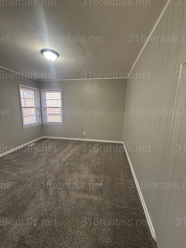 Building Photo - One bed one bath available now!