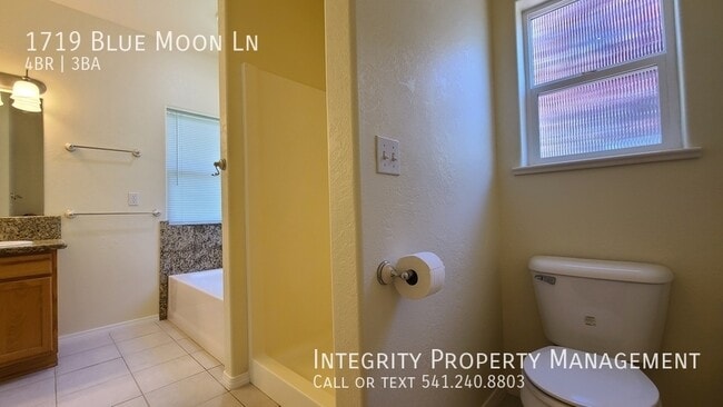 Building Photo - 1719 Blue Moon Ln