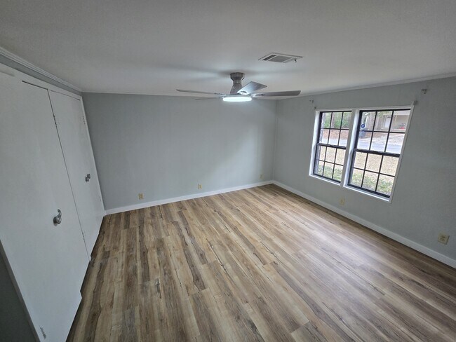 Building Photo - 1307 Point Peter Rd