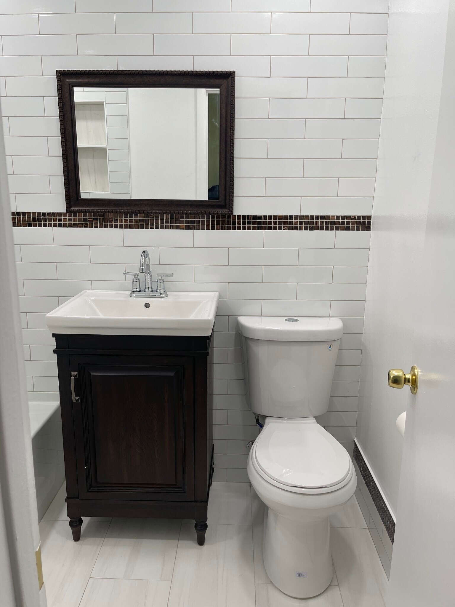 Building Photo - 634 Lawler Ave