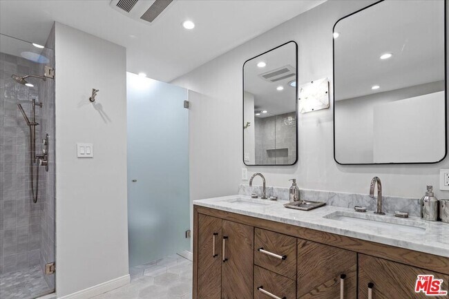 Building Photo - 9311 Burton Wy