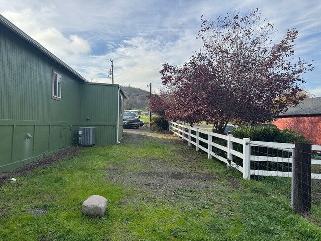 Building Photo - 2 Bedroom 2 Bath