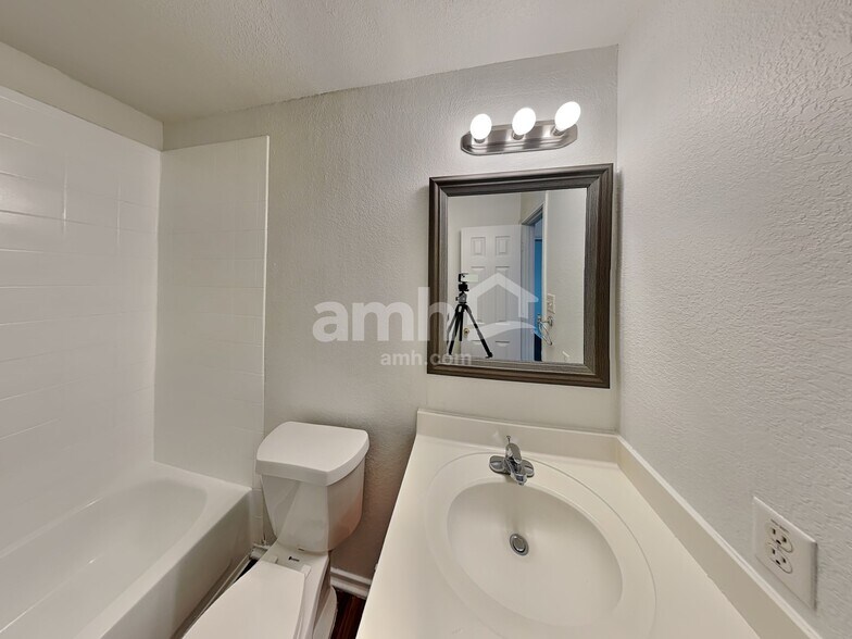 Building Photo - 8802 Mission Mdw