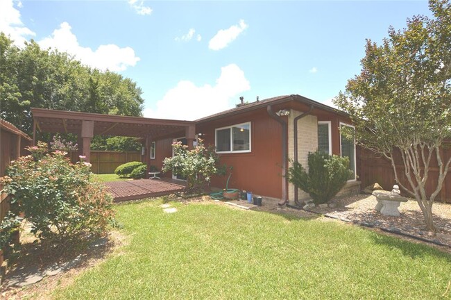 Building Photo - 703 Flower Field Ct