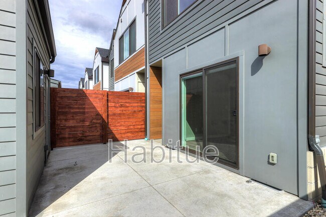 Building Photo - 1639 W Idaho St