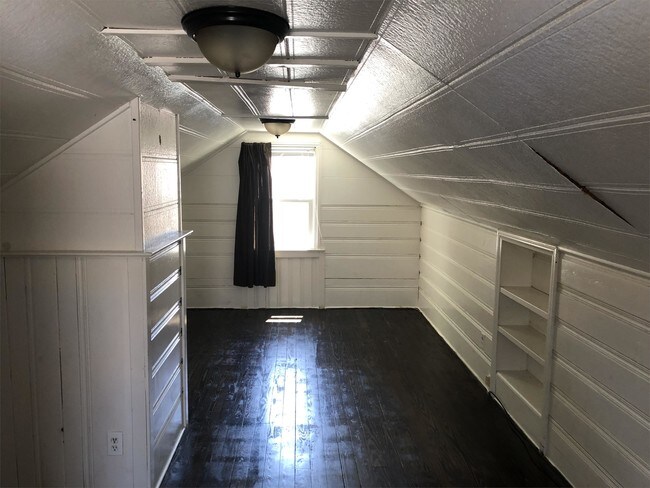 Building Photo - 2411 Forest Rd