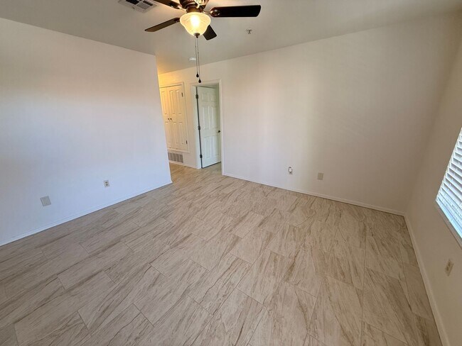 Building Photo - 2300 Stern Dr