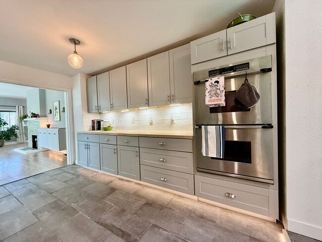 Building Photo - Distinguished 4 bed, 2 bath Bungalow in the Old North End