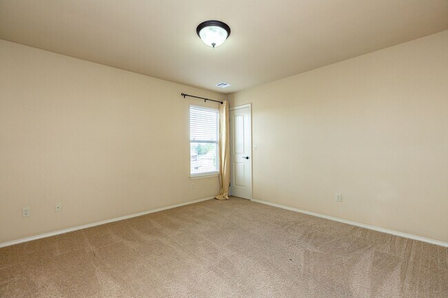 Building Photo - Beautiful 3 Bedroom, 2.5 Bath Home in Jenks