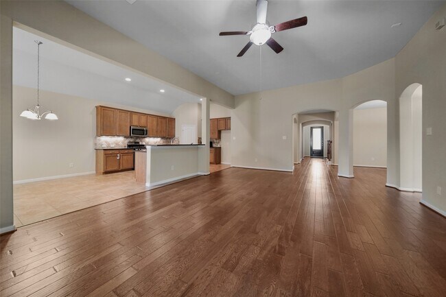 Building Photo - 25208 Forest Ledge Dr