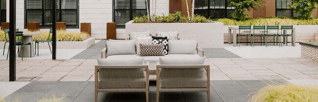 Building Photo - 712 4th Ave S