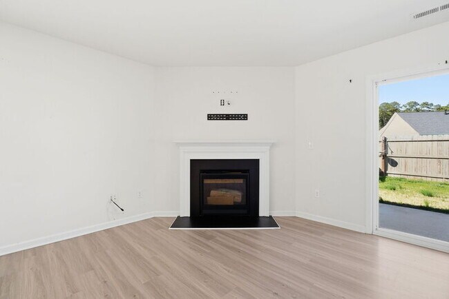 Building Photo - 3916 Sabre Ln