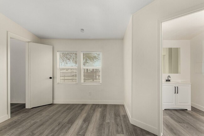 Building Photo - 1.25 Acre 5 Bedroom 3 Bathroom Horse Property in Florence!