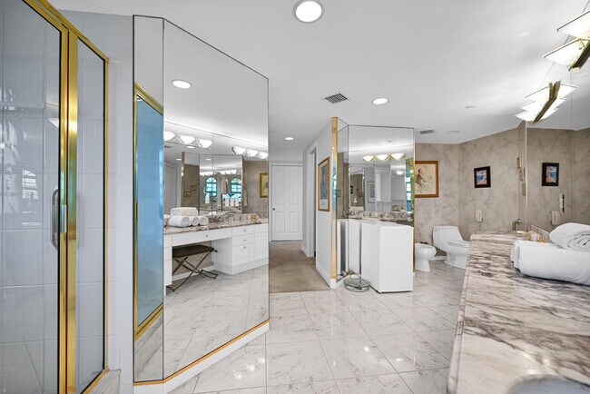 Building Photo - 301 N Birch Rd