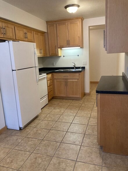 Interior Photo - 311 Kenwood Apartments