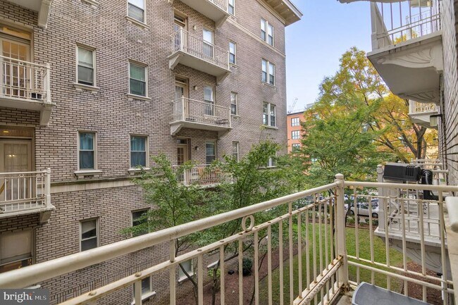 Building Photo - 1308 Clifton St NW