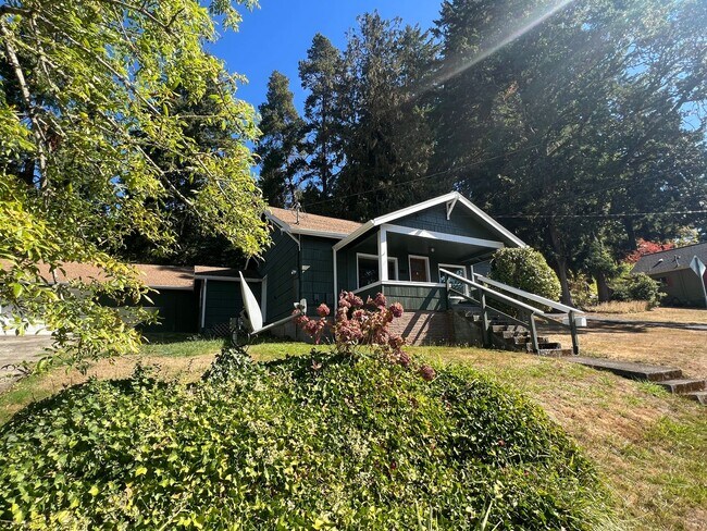 Building Photo - 3 bedroom, 1 bath Chehalis hillside home
