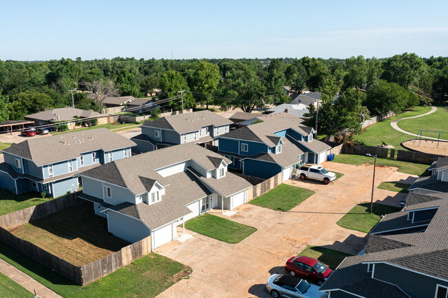Building Photo - 727 Vicksburg Ave