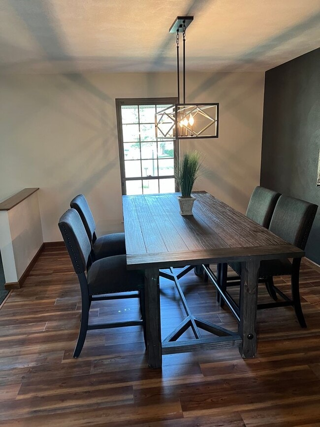 Building Photo - 33 Estates View Dr