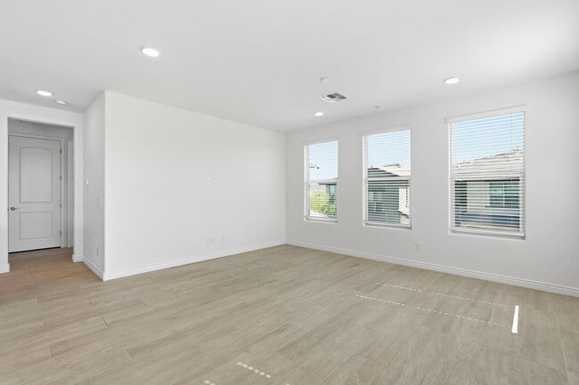 Building Photo - 5100 E Rancho Paloma Dr