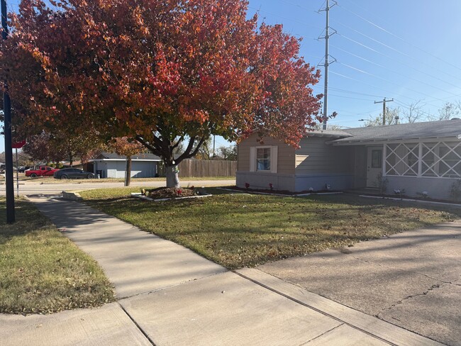 Building Photo - 2136 Ridgeway St