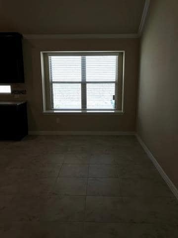 Building Photo - 2105 Washington Park Way