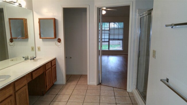 Building Photo - 22930 Indian Ridge Dr