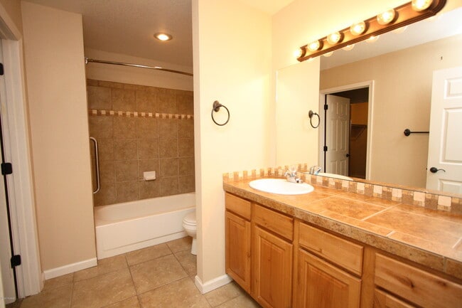 Building Photo - 6445 N Tierra De Las Catalinas