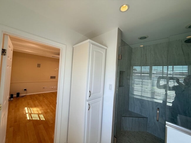 Building Photo - Be the first one to live in this Brand New Studio!