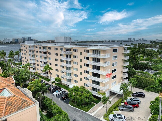 Building Photo - 250 Bradley Pl