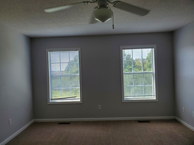 Building Photo - 169 N Spring View Dr