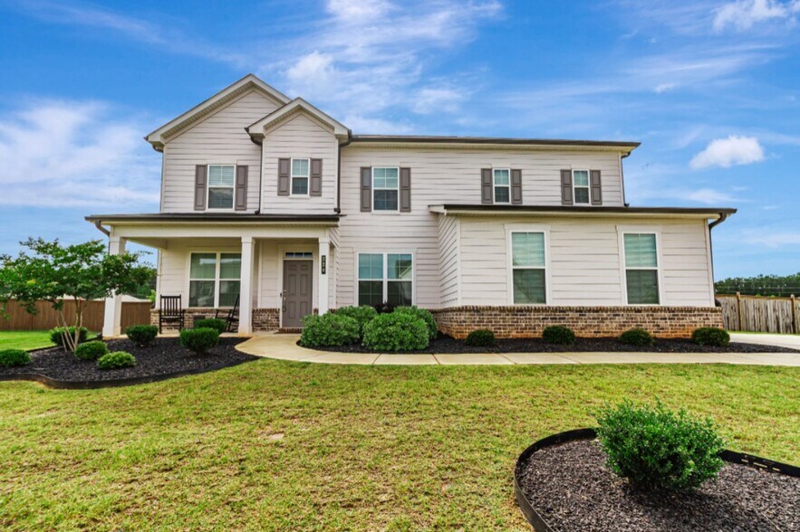 Building Photo - 220 Arwen Dr