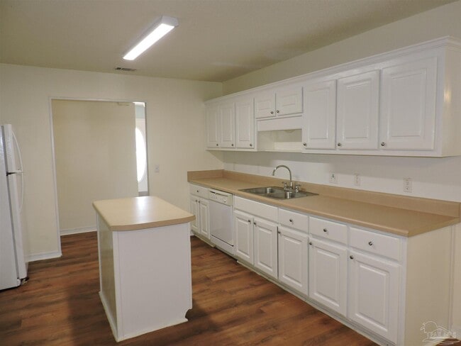 Building Photo - 2552 Southern Oaks Dr