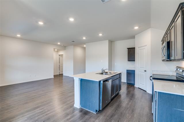 Building Photo - 611 Chuck Wagon Dr