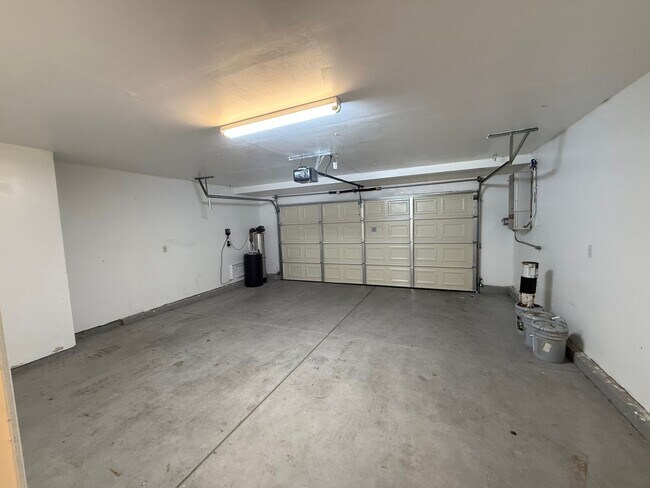 Building Photo - 16664 Sheffield St