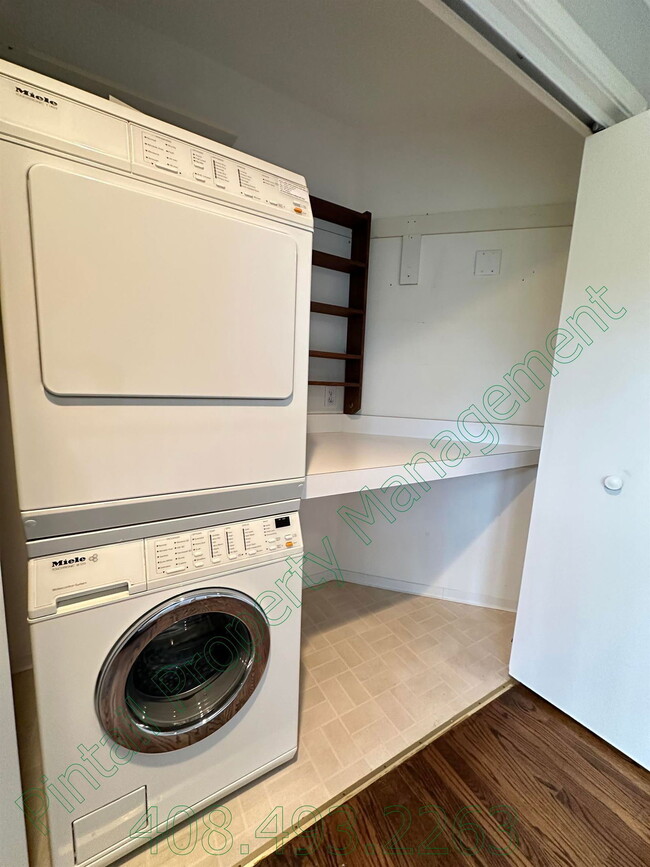 Building Photo - 108 Club Dr