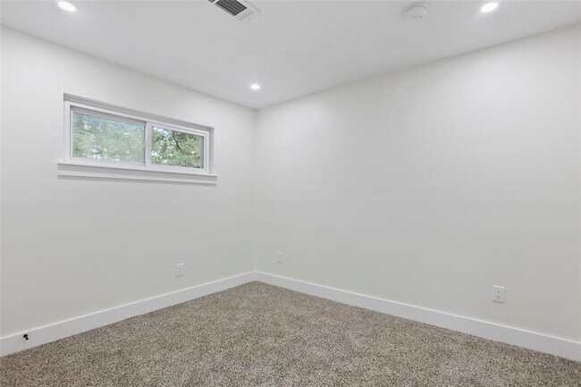 Building Photo - 1742 Hill Top Ln